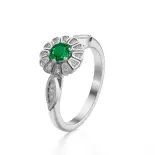 Pierścionek ze szmaragdem i diamentami białe złoto AJPZ_141